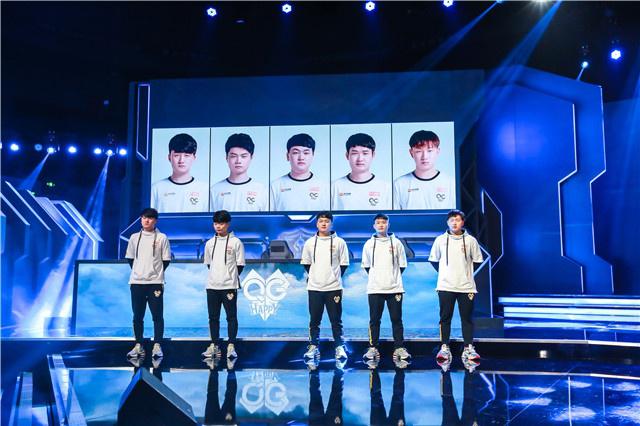 内线配合以 内线配合以