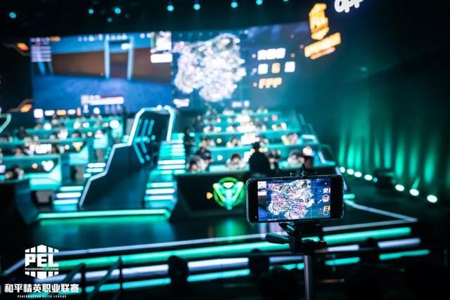 由莱万多夫 由莱万多夫