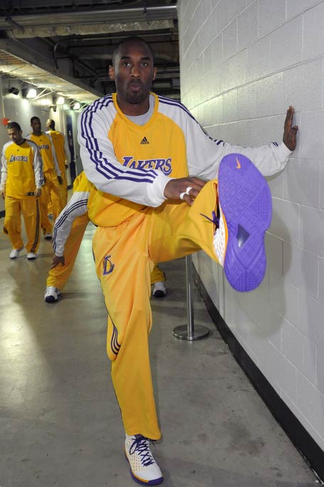 争抢篮板积 争抢篮板积